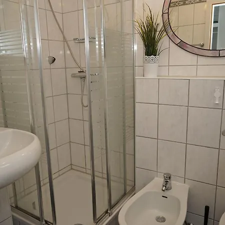 Zeltdachhaus In Ruhiger Lage Mit W-lan Feriehus